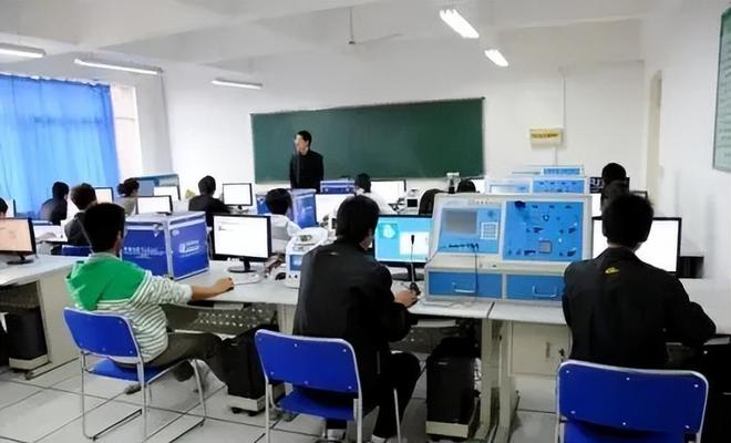 理科二本生的专业选择指南 避开3个不推荐专业，拥抱4个前景广阔且薪酬优厚的计算机技术开发领域